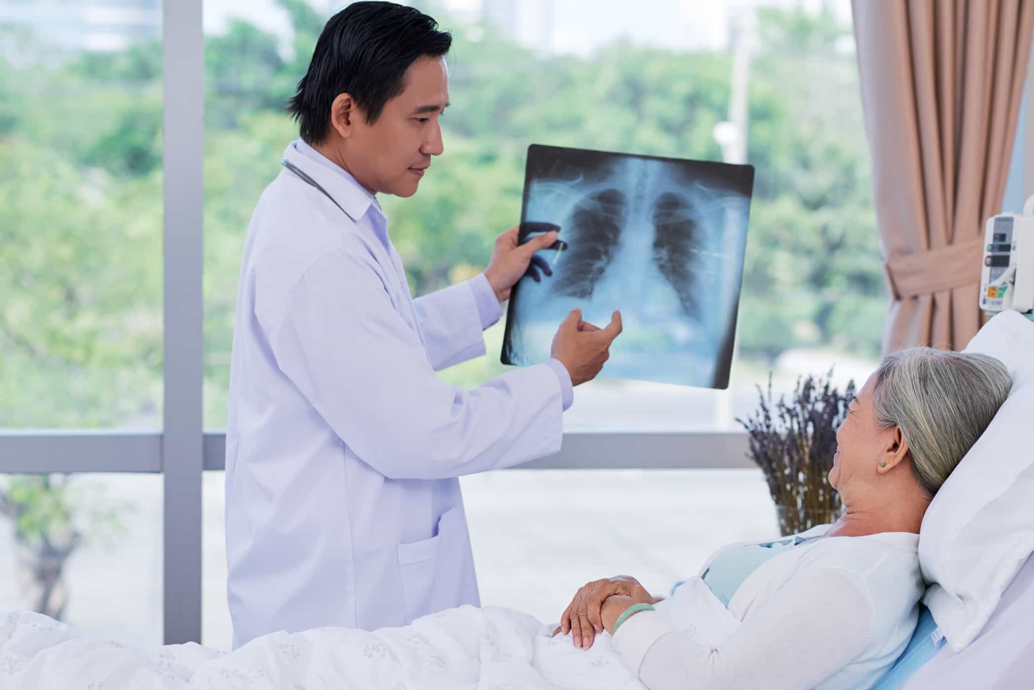 Bệnh viêm phổi ở người cao tuổi và cách phòng tránh