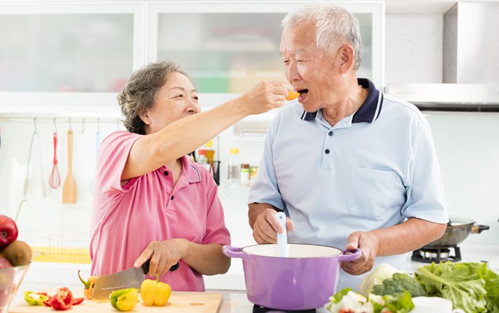 Chế độ dinh dưỡng phù hợp ở người già